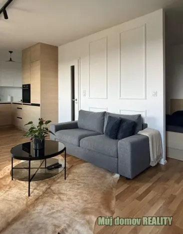 Pronájem bytu 1+kk, Praha - Strašnice, Zvěřinova, 47 m2