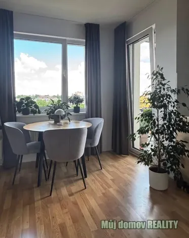 Pronájem bytu 1+kk, Praha - Strašnice, Zvěřinova, 47 m2