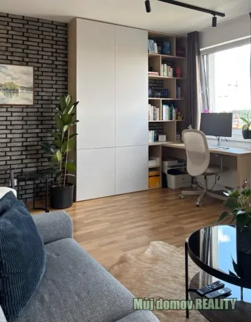 Pronájem bytu 1+kk, Praha - Strašnice, Zvěřinova, 47 m2