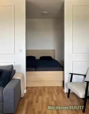 Pronájem bytu 1+kk, Praha - Strašnice, Zvěřinova, 47 m2