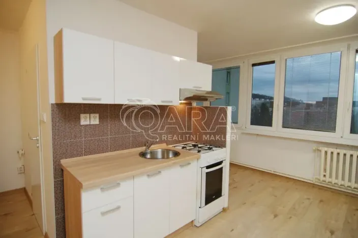 Pronájem bytu 1+kk, Praha - Karlín, Nekvasilova, 27 m2