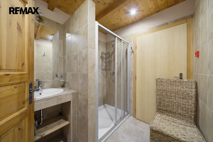 Prodej obchodního prostoru, Karlovy Vary, Jugoslávská, 410 m2