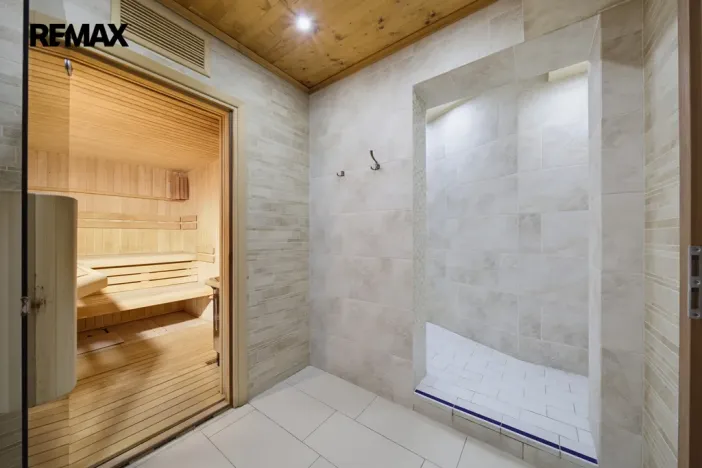 Prodej obchodního prostoru, Karlovy Vary, Jugoslávská, 410 m2