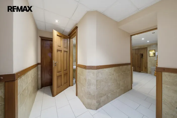 Prodej obchodního prostoru, Karlovy Vary, Jugoslávská, 410 m2