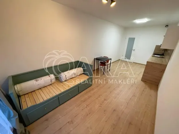 Pronájem bytu 1+kk, Praha - Hostavice, Českobrodská, 28 m2