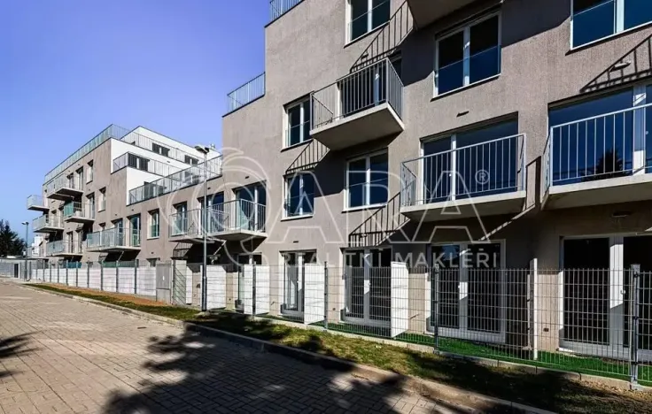 Pronájem bytu 1+kk, Praha - Hostavice, Českobrodská, 28 m2