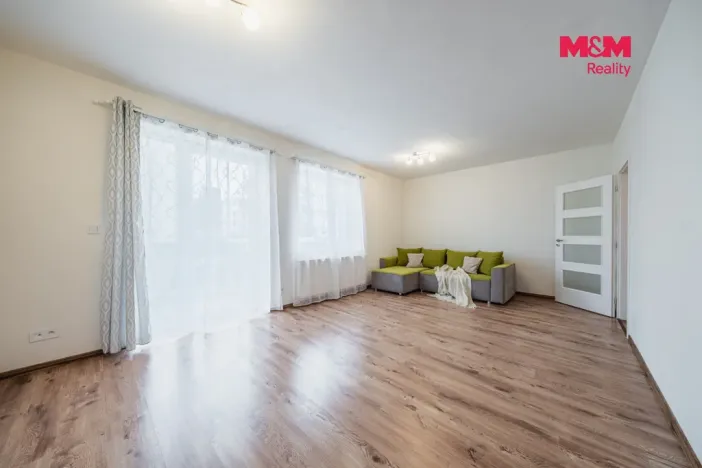 Pronájem bytu 1+kk, Velký Osek, U hřiště, 38 m2