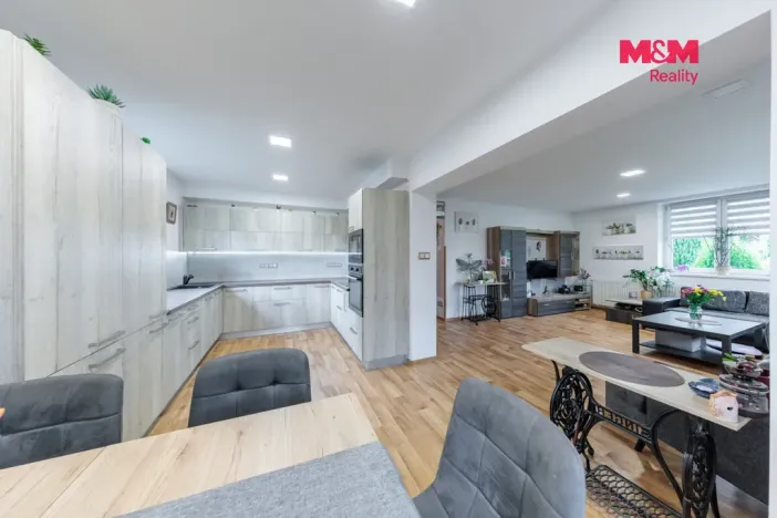 Prodej rodinného domu, Karlovy Vary - Dvory, V Lučinách, 330 m2