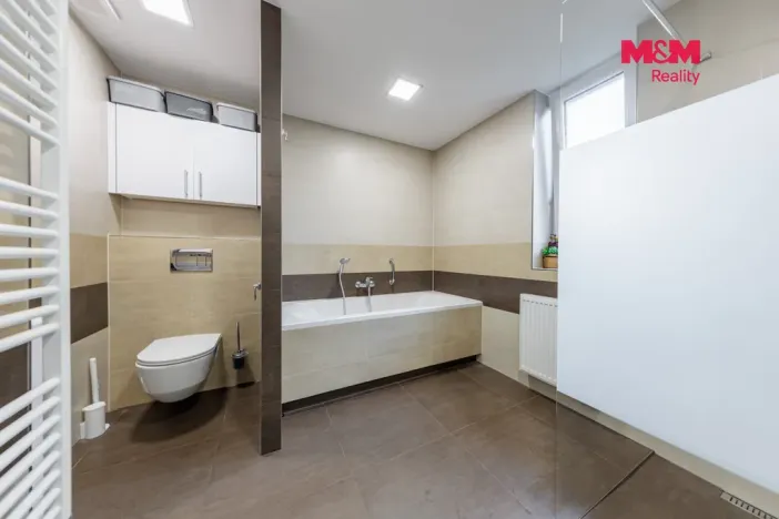 Prodej rodinného domu, Karlovy Vary - Dvory, V Lučinách, 330 m2