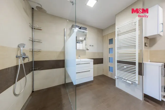 Prodej rodinného domu, Karlovy Vary - Dvory, V Lučinách, 330 m2