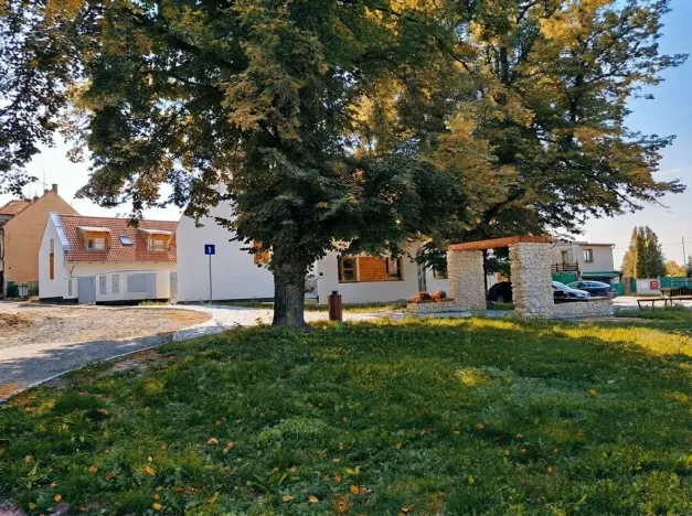 Prodej bytu 4+kk, Stochov, náměstí u dubu, 110 m2