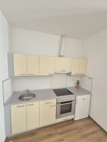 Pronájem bytu 2+kk, Praha - Karlín, Křižíkova, 54 m2