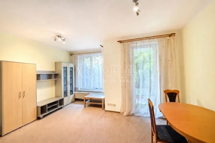 Pronájem bytu 1+kk, Praha - Hlubočepy, Werichova, 28 m2