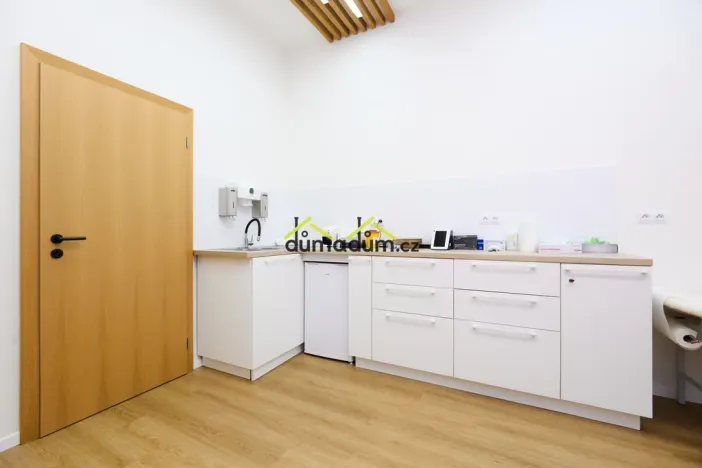 Pronájem ordinace, Praha - Holešovice, Jankovcova, 99 m2