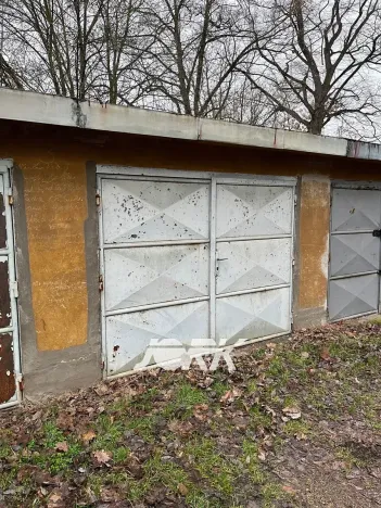 Pronájem garáže, Pardubice, K Židovskému hřbitovu, 18 m2