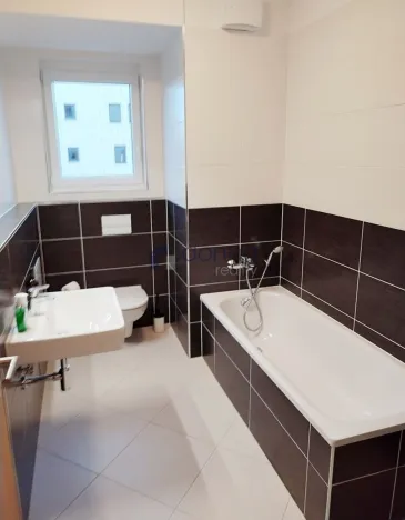 Pronájem bytu 2+kk, Praha, Pod Harfou, 58 m2