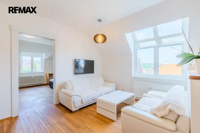 Pronájem bytu 2+kk, Praha - Bubeneč, Zelená, 52 m2