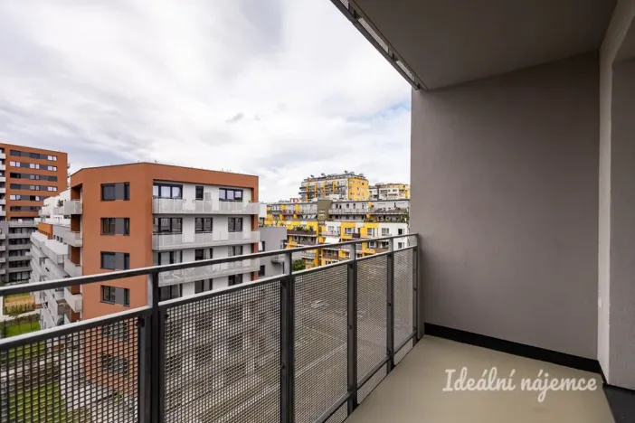 Pronájem bytu 1+kk, Praha - Vysočany, Poděbradská, 32 m2