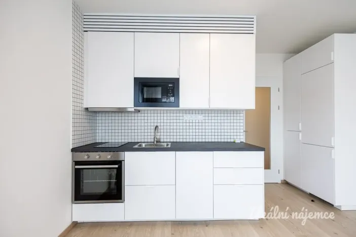 Pronájem bytu 1+kk, Praha - Vysočany, Poděbradská, 32 m2