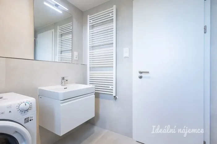 Pronájem bytu 1+kk, Praha - Vysočany, Poděbradská, 32 m2