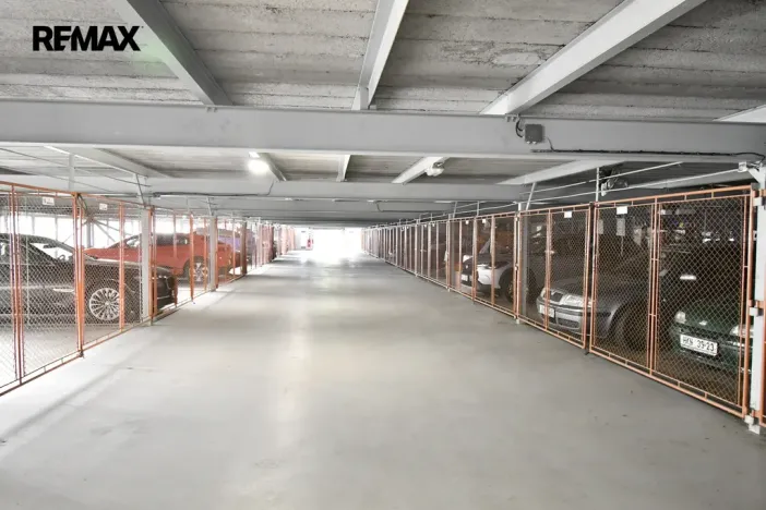 Prodej garážového stání, Hradec Králové - Nový Hradec Králové, Mrštíkova, 26 m2