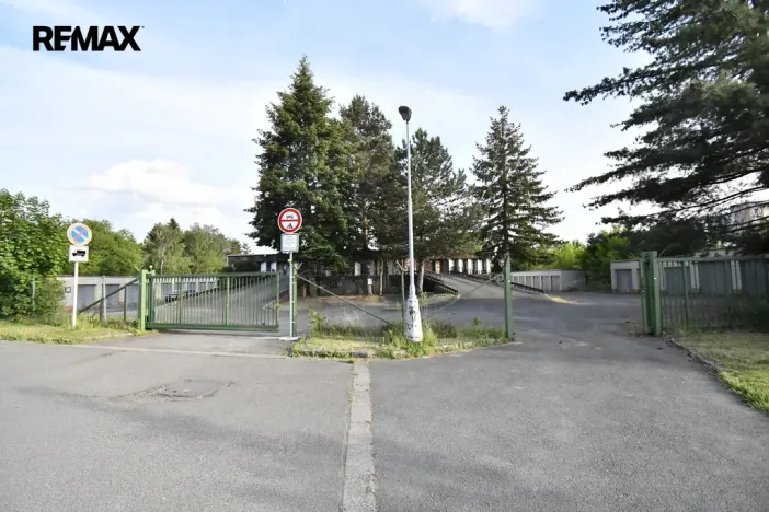 Prodej garážového stání, Hradec Králové - Nový Hradec Králové, Mrštíkova, 26 m2