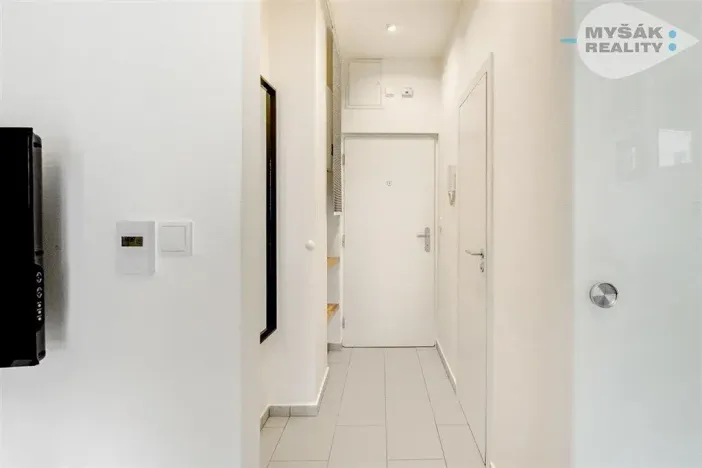 Pronájem bytu 2+kk, Praha, Rumunská, 45 m2