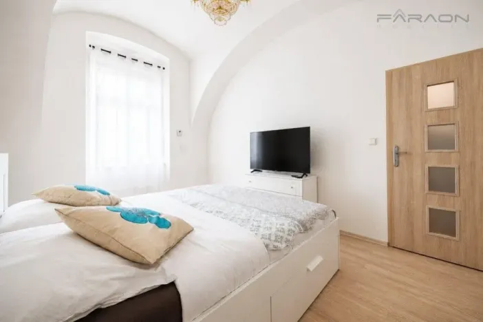 Pronájem bytu 2+kk, Praha - Žižkov, Prvního pluku, 45 m2