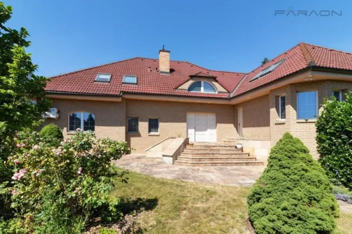 Pronájem rodinného domu, Praha - Březiněves, Skřivánčí, 725 m2