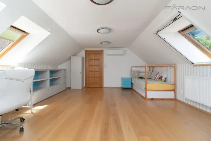 Pronájem rodinného domu, Praha - Březiněves, Skřivánčí, 725 m2