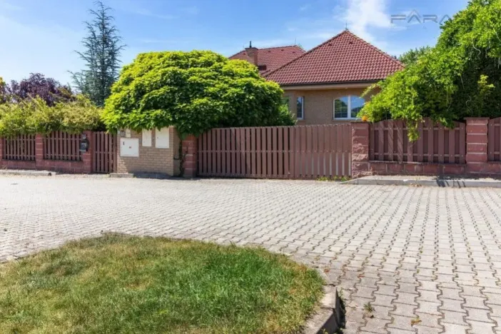 Pronájem rodinného domu, Praha - Březiněves, Skřivánčí, 725 m2