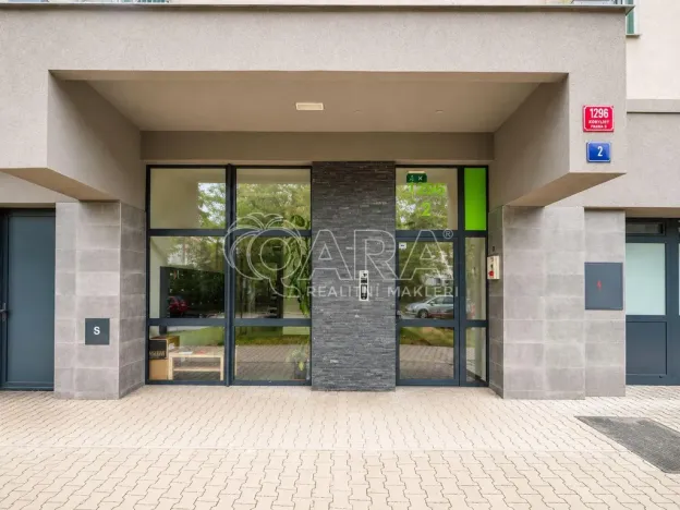 Pronájem bytu 2+kk, Praha - Kobylisy, Frýdlantská, 43 m2