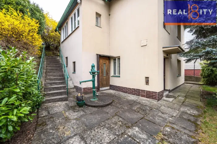 Prodej rodinného domu, Praha, V údolí, 264 m2