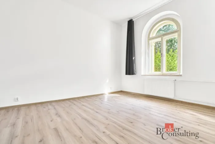 Prodej kanceláře, Nejdek, náměstí Karla IV., 750 m2