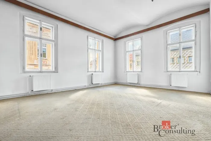 Prodej kanceláře, Nejdek, náměstí Karla IV., 750 m2