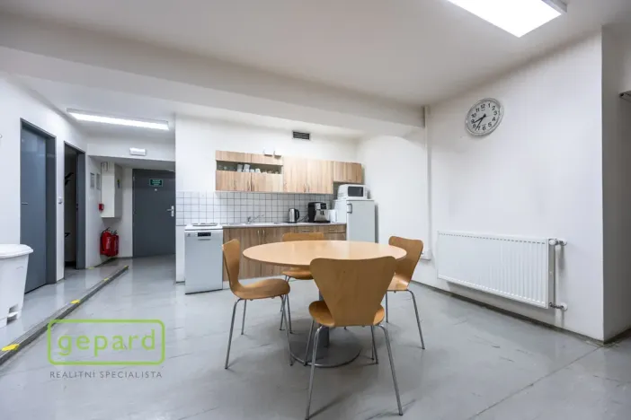 Pronájem obchodního prostoru, Praha - Holešovice, Dělnická, 252 m2