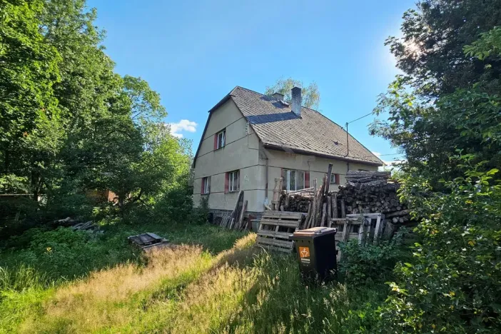 Prodej podílu 2/3 rodinného domu, Obecnice, 154 m2