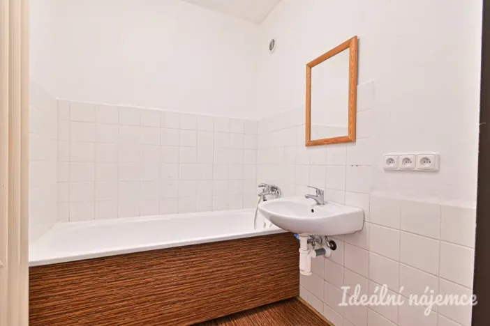 Pronájem bytu 1+kk, Brno - Nový Lískovec, Oblá, 31 m2