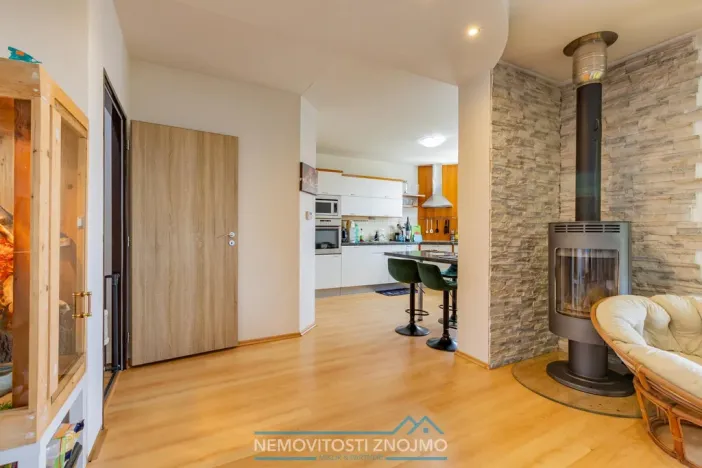 Prodej bytu 3+1, Hevlín, 101 m2