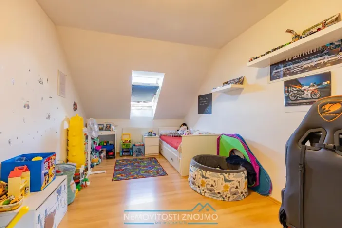Prodej bytu 3+1, Hevlín, 101 m2