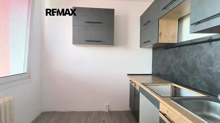 Pronájem bytu 1+1, Praha - Kobylisy, Košťálkova, 33 m2