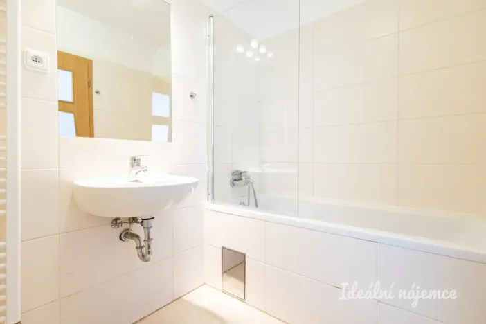 Pronájem bytu 2+kk, Praha - Holešovice, Tusarova, 64 m2