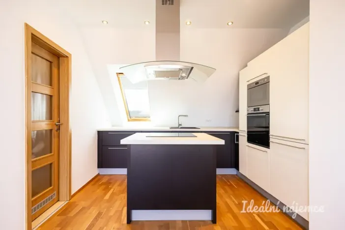 Pronájem bytu 2+kk, Praha - Holešovice, Tusarova, 64 m2