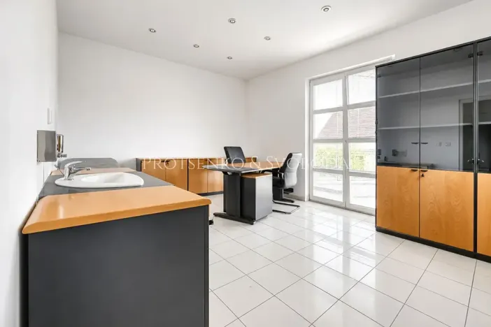 Prodej ordinace, Křižanov, Benešovo náměstí, 530 m2