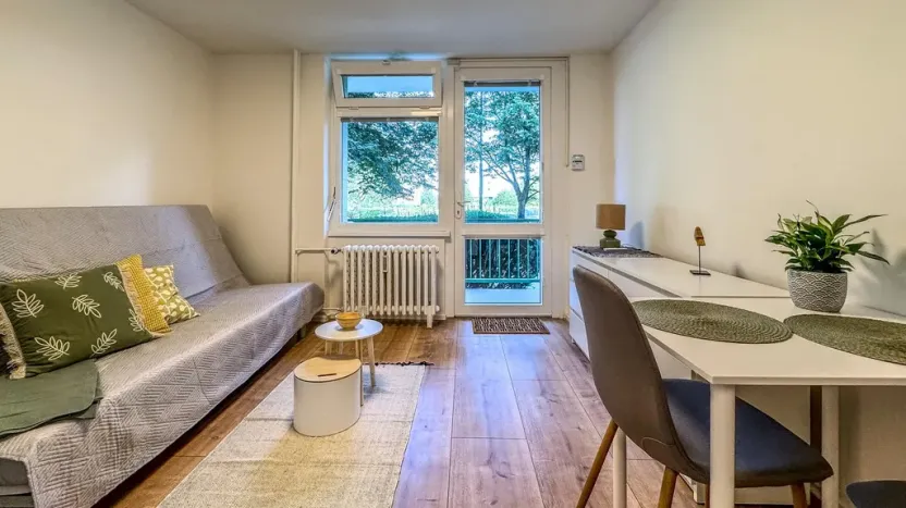 Pronájem kanceláře, Praha - Petrovice, Frostova, 17 m2