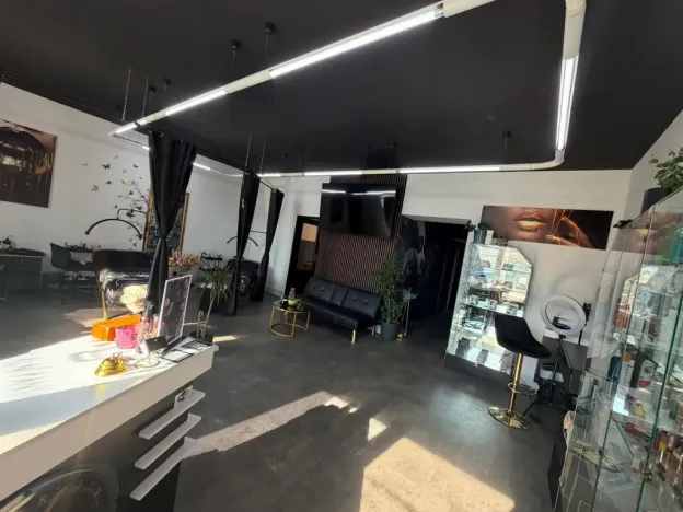 Pronájem obchodního prostoru, Praha - Vysočany, Trakční, 167 m2