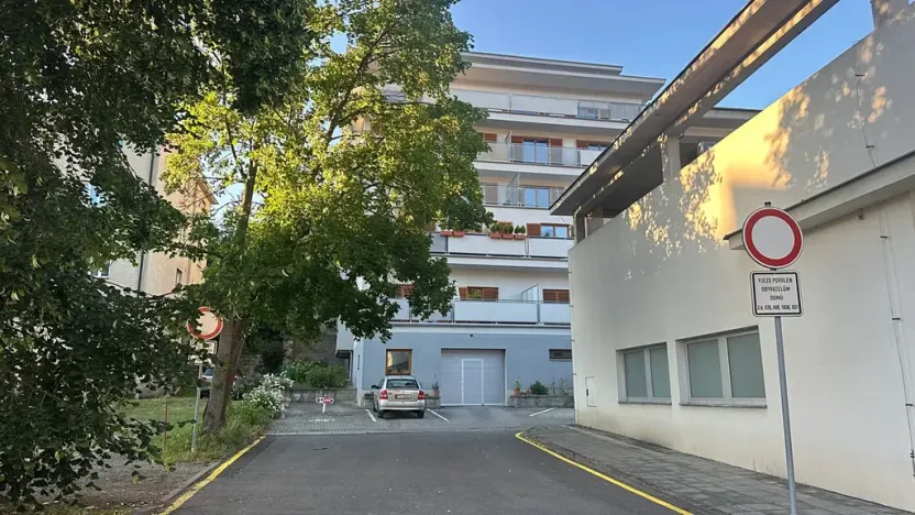 Pronájem garážového stání, Luhačovice, 13 m2