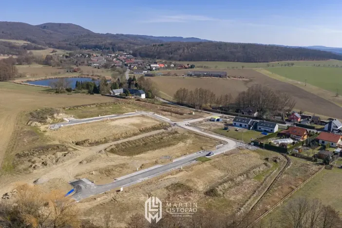 Prodej pozemku pro bydlení, Komárov, 744 m2