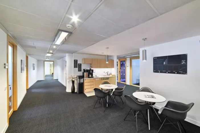 Pronájem kanceláře, Praha - Hlubočepy, Nádražní, 49 m2