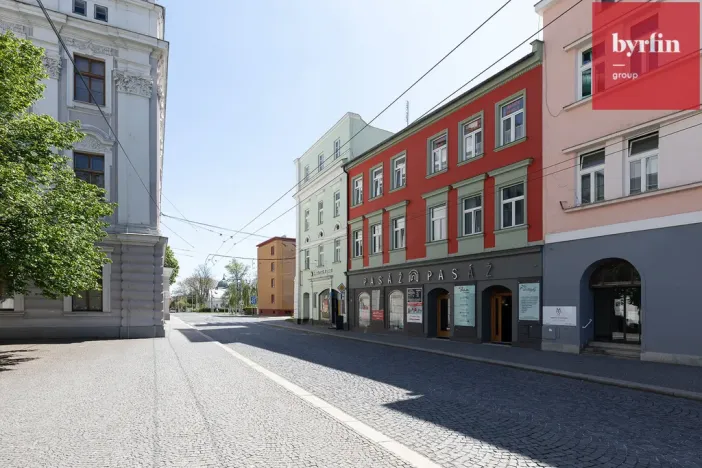 Pronájem obchodního prostoru, Opava, Dolní náměstí, 27 m2